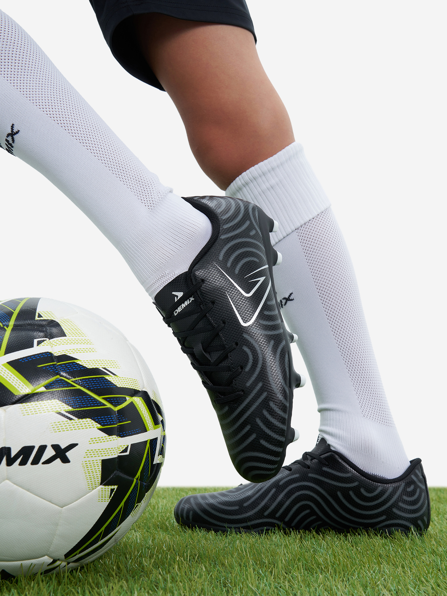 Бутсы для мальчиков Demix Quantum Vortex Jr Fg, Черный