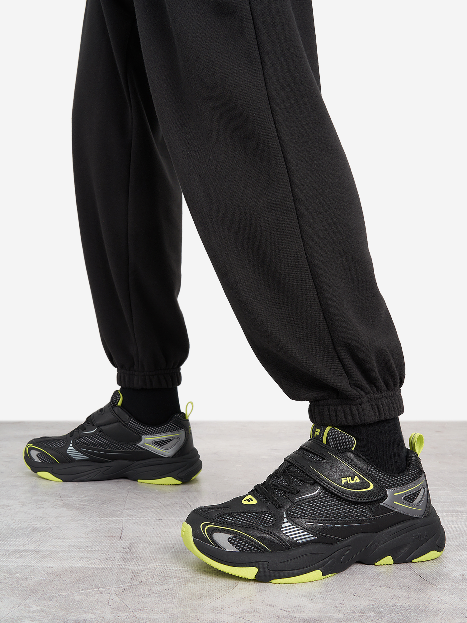 Кроссовки для мальчиков FILA Shein V, Черный