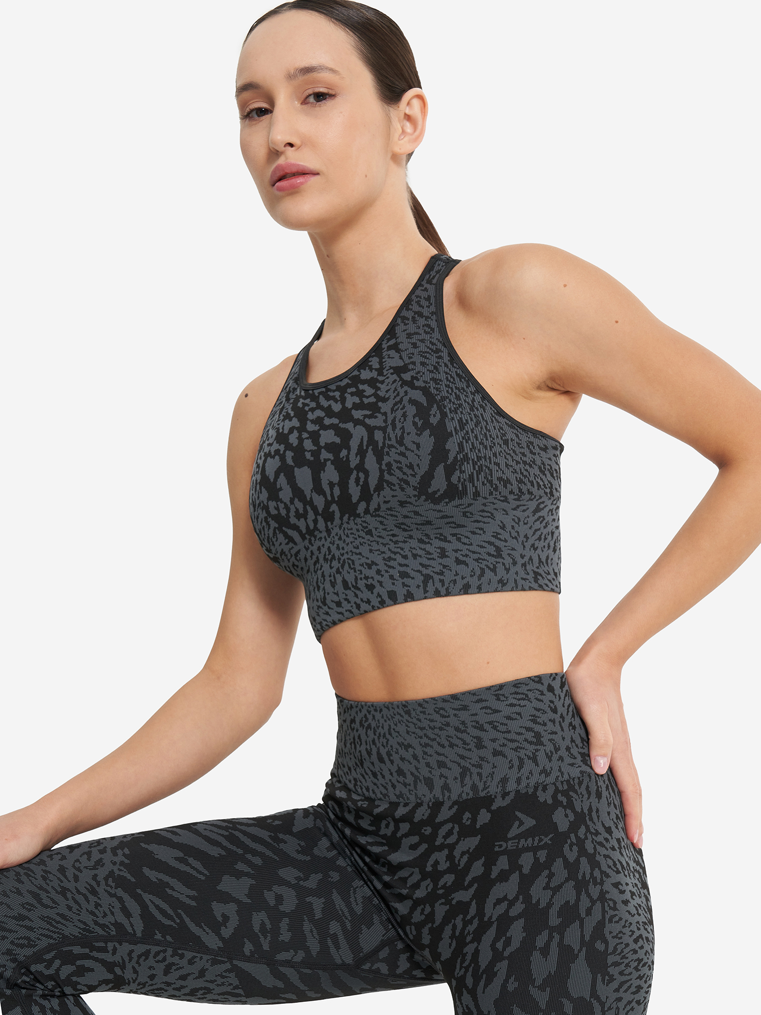 Топ бра спортивный Demix HighFlow Yoga Seamless Longline, Черный